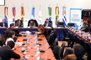 Suramérica apoya la iniciativa de apoyo de Parlasur.