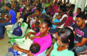 Hospitales se mantienen con gran cantidad de pacientes febriles.