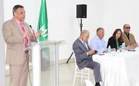 El ministro Ramón Ventura Camejo, durante el encuentro con comunicadores en Santiago.