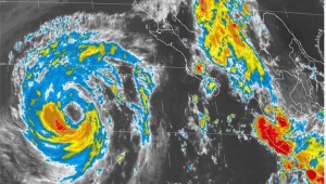 Tormenta tropical Lowell se forma a mil kilómetros de costas mexicanas.