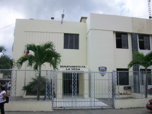 El establecimiento robado está ubicado a una esquina del cuartel policial de La Vega.