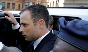 Oscar Pistorius llega al tribunal superior en Pretoria, Sudáfrica, el viernes 12 de septiembre de 2014, donde fue encontrado culpable de homicidio (ap)