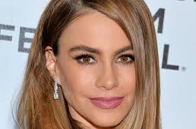 Actriz Sofía Vergara llega en la alfombra roja de los Premios Emmy 66a, 25 de agosto de 2014 a Nokia Theatre en Los Angeles, California. AFP.