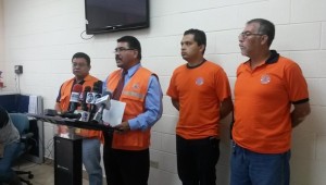 El director de Protección Civil, Jorge Meléndez, ofreció una rueda de prensa. 