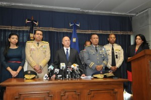 En rueda de prensa conjunta, el procurador general de la República, Francisco Domínguez Brito; el ministro de Defensa, mayor general ERD Maximiliano William Muñoz Delgado; el jefe de la Policía Nacional, mayor general Manuel Castro Castillo, y la fiscal del Distrito Nacional, Yeni Berenice Reynoso