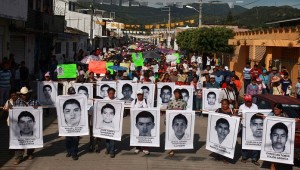 Los familiares exigen la aparición de los normalistas. (Foto: Archivo)