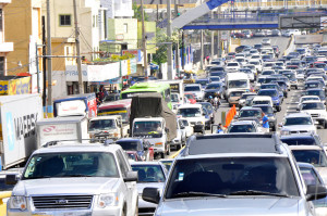 Transito congestionado en las avenidas de la capital