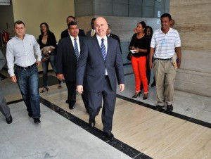 Domínguez Brito sale de la reunión con fiscales investigadores. (Kelvin Mota) -