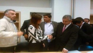 La ministra de Transporte de Colombia, Natalia Abello, durante las negociaciones con representantes del sector | Foto: @NataliaAbello Este contenido ha sido publicado originalmente por teleSUR bajo la siguiente dirección:  http://www.telesurtv.net/news/Levantan-paro-camionero-en-Colombia-20150319-0015.html. Si piensa hacer uso del mismo, por favor, cite la fuente y coloque un enlace hacia la nota original de donde usted ha tomado este contenido. www.teleSURtv.net