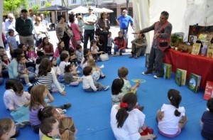 actividad_infantil_en_la_feria_del_libro_de_tomares