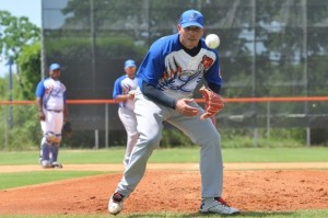 El lanzador Yunesky Maya durante los entrenamientos del Licey. -