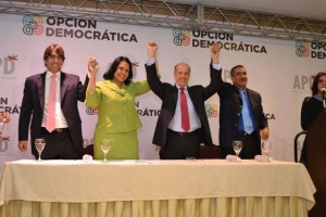 Alianza. El acuerdo fue firmado ayer en presencia de decenas de dirigentes de la APD y Opción Democrática (OD) en el hotel Lina