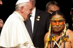 La visita del papa Francisco al estado mexicano de Chiapas, que tiene una gran población autóctona, parece orientada a celebrar la "Iglesia indígena" de la región, una mezcla de catolicismo y cultura indígena que en el pasado el Vaticano consideró una distorsión de la liturgia tradicional. Fuente externa.