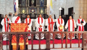 En el Sermón de las Siete Palabras, sacerdotes de la Iglesia Católica criticaron el despilfarro y el lujo de unos pocos, frente al hambre y a la podredumbre de otros. JOSÉ ADAMES ARIA