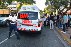 Un poderoso contingentes de la Policía Nacional, dirigidos por el general Francisco Rhommel López, director de Distrito Nacional, reprimió la manifestación contra la corrupción que realizaron una serie de organizaciones frente al Palacio Nacional. Santo Domingo, República Dominicana 14 de octubre, 2015 Foto: Orlando Ramos