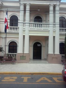 Totalmente-cerrado-amanecio-el-edificio-que-aloja-el-ayuntamiento