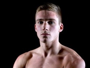 El boxeador británico Nick Blackwell despertó de un coma inducido, una semana después de caer noqueado en una pelea. (AP ) 