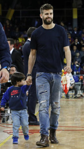 Gerard Pique and his son Milan during the match between FC Barcelona and Brose Baskets Bamberg, corresponding to the week 13 of the top 16 of the Euroleague, played at the Palau Blaugrana, on march 31, 2016.  (Photo by Urbanandsport/NurPhoto via Getty Images)