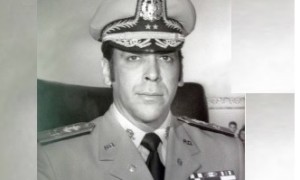 Siendo secretario de las Fuerzas Armadas en 1973 a Jiménez Reyes le correspondió enfrentar una invasión guerrillera que encabezó Francisco Alberto Caamaño Deñó