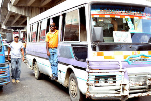 Margarita de los Santos Madre de una de las jovenes que resulto quemada en una guagua de la zona franca de las Americas, durante una huerga general en el pais Ciudad: Santo Domingo Fotos:  Carmen Suárez/acento.com.do Fecha: 24/05/2011