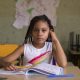Una niña en una escuela en la República Dominicana